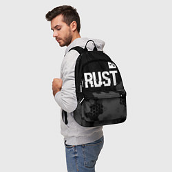 Рюкзак Rust glitch на темном фоне посередине, цвет: 3D-принт — фото 2