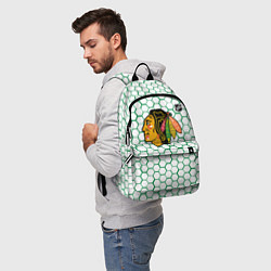 Рюкзак Чикаго Блэкхокс - белые соты с зеленой обводкой, цвет: 3D-принт — фото 2