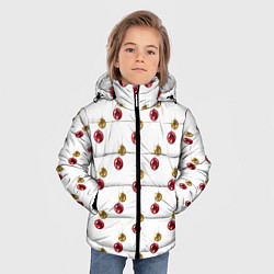 Куртка зимняя для мальчика Золотые и красные елочные шары - паттерн, цвет: 3D-светло-серый — фото 2