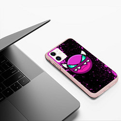 Чехол iPhone 11 матовый Геометри Дэш Geometry Dash demon, цвет: 3D-светло-розовый — фото 2