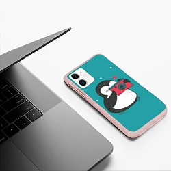 Чехол iPhone 11 матовый Пингвин с фотоаппаратом, цвет: 3D-светло-розовый — фото 2