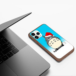 Чехол iPhone 11 Pro матовый Тоторо под снегом, цвет: 3D-коричневый — фото 2