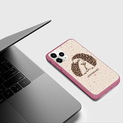 Чехол iPhone 11 Pro матовый Влюбленные ежики, цвет: 3D-малиновый — фото 2