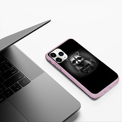 Чехол iPhone 11 Pro матовый Енот преступник, цвет: 3D-розовый — фото 2