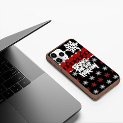 Чехол iPhone 11 Pro матовый Праздничный Bring Me the Horizon, цвет: 3D-коричневый — фото 2