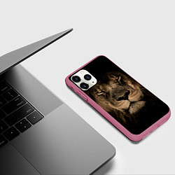 Чехол iPhone 11 Pro матовый Львиный взгляд, цвет: 3D-малиновый — фото 2