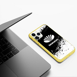 Чехол iPhone 11 Pro матовый Daewoo: Black Spray, цвет: 3D-желтый — фото 2