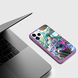 Чехол iPhone 11 Pro матовый Мика Хацуне в консерватории в наушниках, цвет: 3D-фиолетовый — фото 2