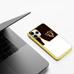 Чехол iPhone 11 Pro матовый Черный Клевер: Мантия, цвет: 3D-желтый — фото 2
