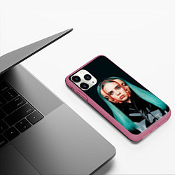 Чехол iPhone 11 Pro матовый BILLIE EILISH, цвет: 3D-малиновый — фото 2