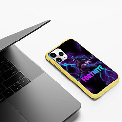 Чехол iPhone 11 Pro матовый FORTNITE RAVEN, цвет: 3D-желтый — фото 2