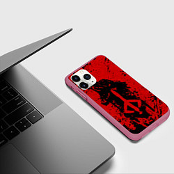 Чехол iPhone 11 Pro матовый BLOODBORNE, цвет: 3D-малиновый — фото 2