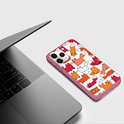 Чехол iPhone 11 Pro матовый Милые лисы, цвет: 3D-малиновый — фото 2