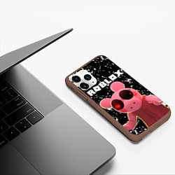Чехол iPhone 11 Pro матовый Roblox Piggy, цвет: 3D-коричневый — фото 2