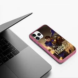 Чехол iPhone 11 Pro матовый League of legends Гарен, цвет: 3D-малиновый — фото 2