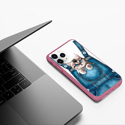 Чехол iPhone 11 Pro матовый КОТЕНОК В КАРМАНЕ, цвет: 3D-малиновый — фото 2