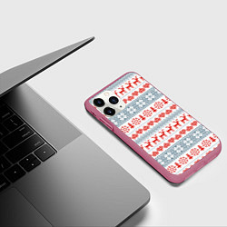 Чехол iPhone 11 Pro матовый Новогодний пиксельный узор, цвет: 3D-малиновый — фото 2