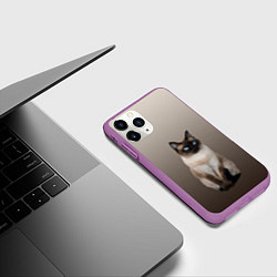 Чехол iPhone 11 Pro матовый Сиамский кот голубые глаза, цвет: 3D-фиолетовый — фото 2