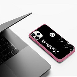 Чехол iPhone 11 Pro матовый Черный клевер, цвет: 3D-малиновый — фото 2