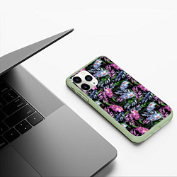 Чехол iPhone 11 Pro матовый Чудесные фрезии на черном, цвет: 3D-салатовый — фото 2