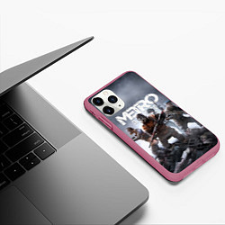 Чехол iPhone 11 Pro матовый МЕТРО ИСХОД АРТЁМ ,ЯДЕРНАЯ ЗИМА METRO EXODUS, цвет: 3D-малиновый — фото 2