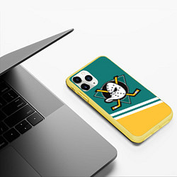 Чехол iPhone 11 Pro матовый Анахайм Дакс, NHL, цвет: 3D-желтый — фото 2