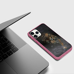Чехол iPhone 11 Pro матовый Тигр в тумане, цвет: 3D-малиновый — фото 2