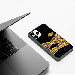 Чехол iPhone 11 Pro матовый LAKERS LOGO БРЫЗГИ КРАСОК, цвет: 3D-темно-зеленый — фото 2