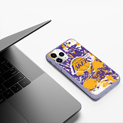 Чехол iPhone 11 Pro матовый LAKERS ФИРМЕННЫЕ ЦВЕТА БРЫЗГИ КРАСОК LA, цвет: 3D-светло-сиреневый — фото 2