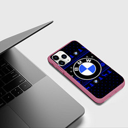 Чехол iPhone 11 Pro матовый НОВОГОДНИЙ СВИТЕР БМВ ЧЕРНО СИНИЙ, цвет: 3D-малиновый — фото 2