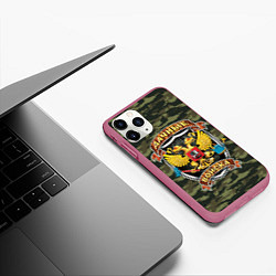 Чехол iPhone 11 Pro матовый ДАЧНЫЕ ВОЙСКА КАМУФЛЯЖ, цвет: 3D-малиновый — фото 2