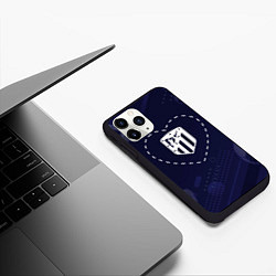 Чехол iPhone 11 Pro матовый Лого Atletico Madrid в сердечке на фоне мячей, цвет: 3D-черный — фото 2