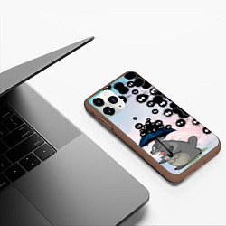 Чехол iPhone 11 Pro матовый Тоторо бегущий от чернушек, цвет: 3D-коричневый — фото 2