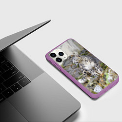 Чехол iPhone 11 Pro матовый Снежный барс среди скал, цвет: 3D-фиолетовый — фото 2
