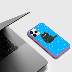 Чехол iPhone 11 Pro матовый Котоёлочка - на фоне снегопада, цвет: 3D-фиолетовый — фото 2