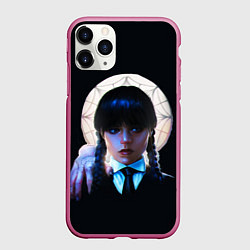 Чехол iPhone 11 Pro матовый Уэнсдэй с рукой во мраке, цвет: 3D-малиновый