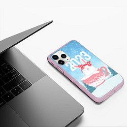 Чехол iPhone 11 Pro матовый Новый год зайчик в кружке, цвет: 3D-розовый — фото 2