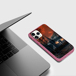Чехол iPhone 11 Pro матовый Bloodborne пейзаж, цвет: 3D-малиновый — фото 2