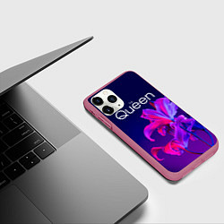 Чехол iPhone 11 Pro матовый The Queen Королева и цветы, цвет: 3D-малиновый — фото 2