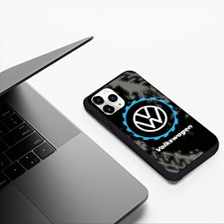Чехол iPhone 11 Pro матовый Volkswagen в стиле Top Gear со следами шин на фоне, цвет: 3D-черный — фото 2