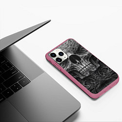 Чехол iPhone 11 Pro матовый Череп в стиле Гигера, цвет: 3D-малиновый — фото 2