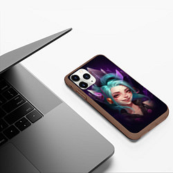 Чехол iPhone 11 Pro матовый Милая Джинкс, цвет: 3D-коричневый — фото 2