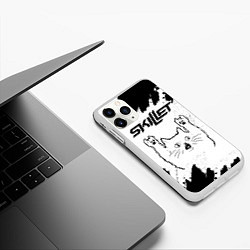 Чехол iPhone 11 Pro матовый Skillet рок кот на светлом фоне, цвет: 3D-белый — фото 2