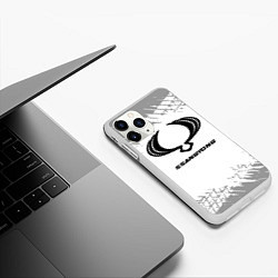 Чехол iPhone 11 Pro матовый SsangYong speed на светлом фоне со следами шин, цвет: 3D-белый — фото 2