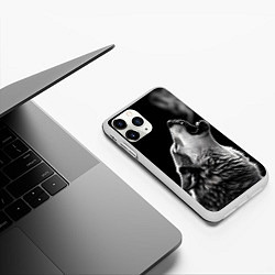 Чехол iPhone 11 Pro матовый Воющий волк в ночи, цвет: 3D-белый — фото 2