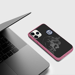 Чехол iPhone 11 Pro матовый Форма OG, цвет: 3D-малиновый — фото 2