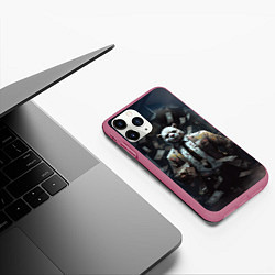 Чехол iPhone 11 Pro матовый Payday 3 animal mask, цвет: 3D-малиновый — фото 2