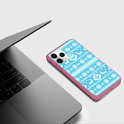Чехол iPhone 11 Pro матовый Новый год ели и олени, цвет: 3D-малиновый — фото 2