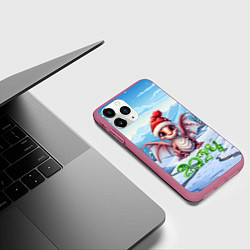 Чехол iPhone 11 Pro матовый Новогодний дракон 2024 год, цвет: 3D-малиновый — фото 2