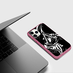 Чехол iPhone 11 Pro матовый Assassins Creed: Mirage - каллиграфия, цвет: 3D-малиновый — фото 2